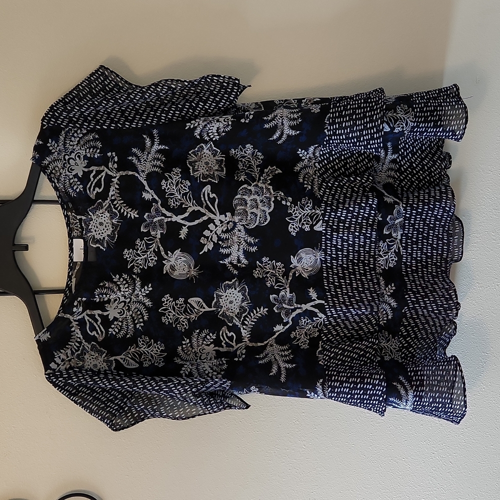 CAbi Hybrid Blouse -Spring 2018 Size L